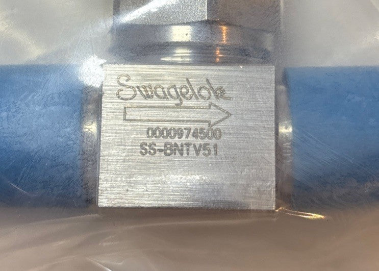Swagelok SS-BNTV51 1/4” Tube Ball Valve 316 SS 3000 PSI Blue Handle New